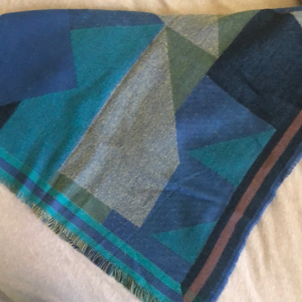 Bcbgmaxazria oversize geometric scarf